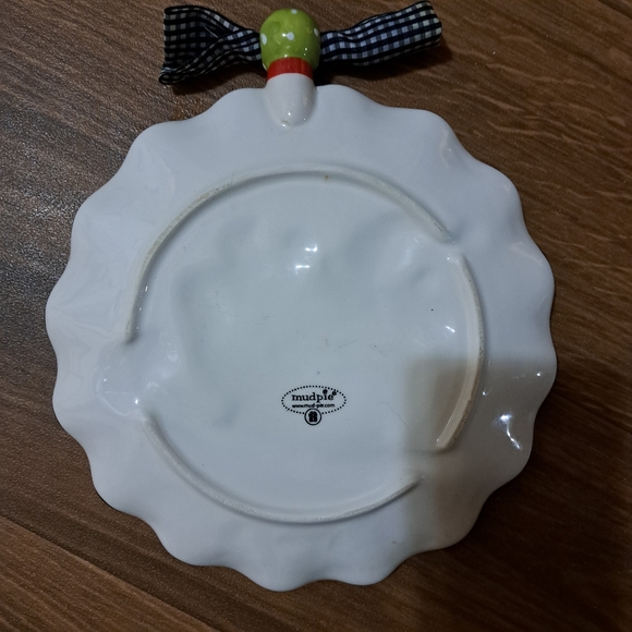 Mud Pie Santa in Sled Scalloped Decorative Plate - Picture 2 of 4